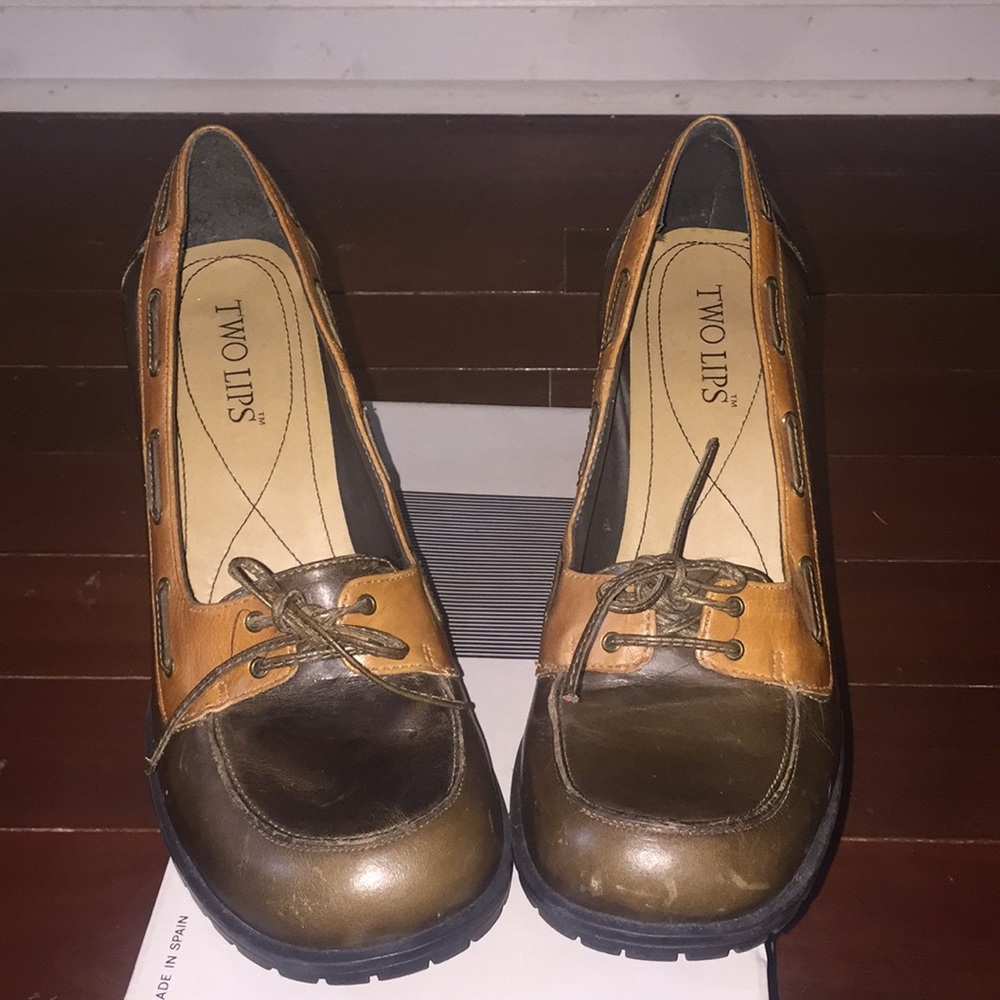 Two Lips genuine leather Pumps